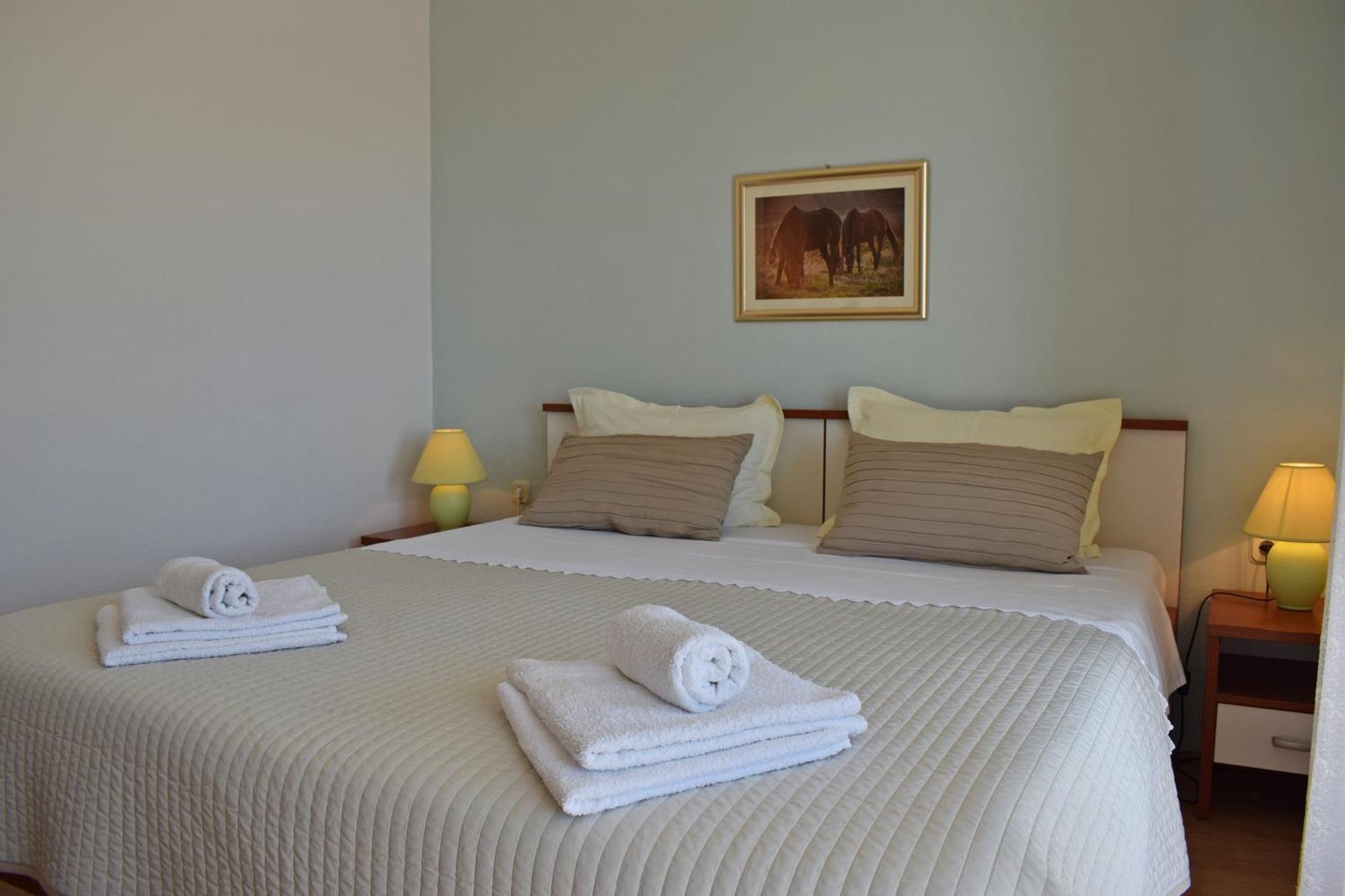Lina Vrankovic Apartments フヴァル エクステリア 写真